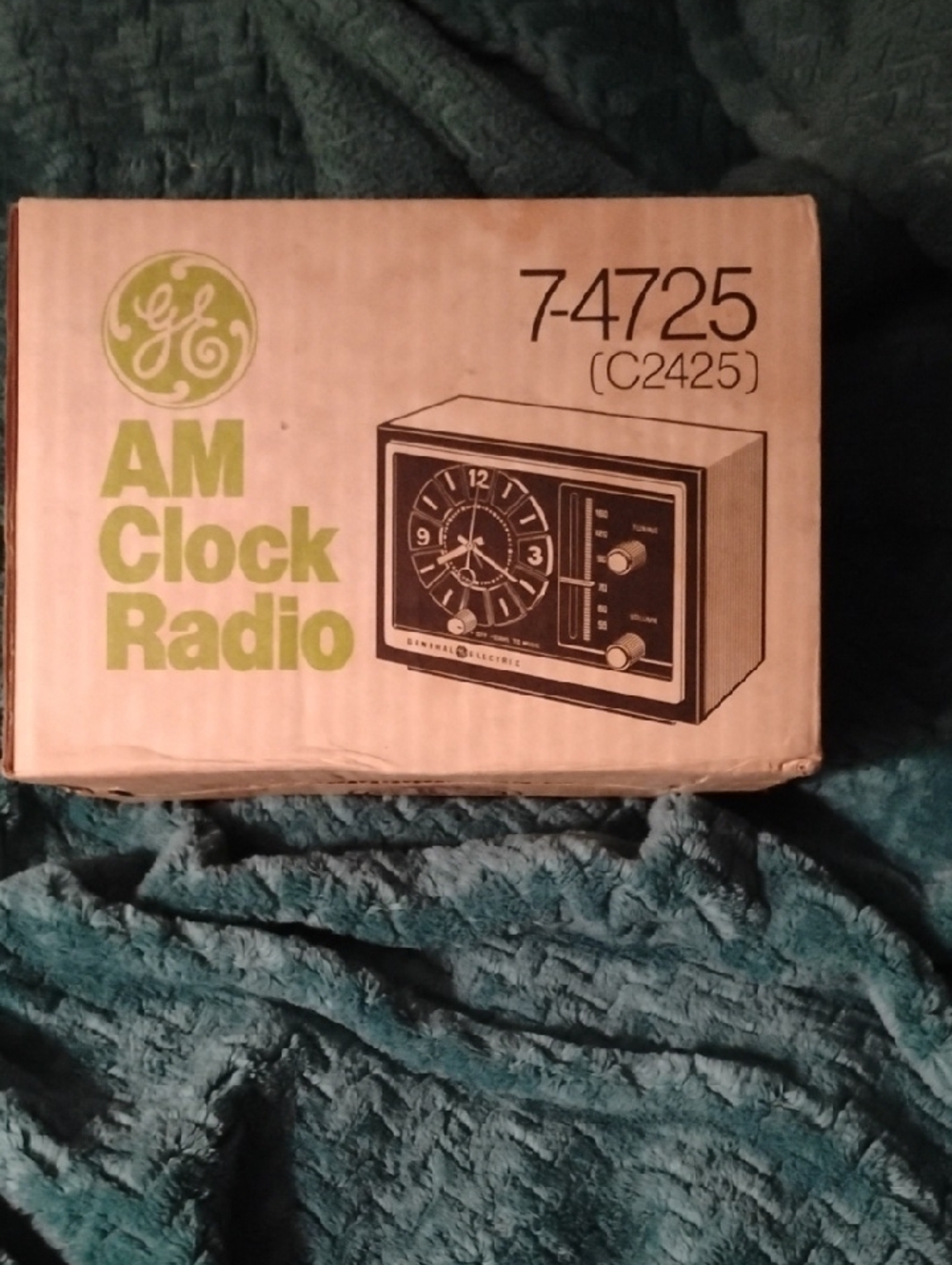 AM Clock Radio in Beige